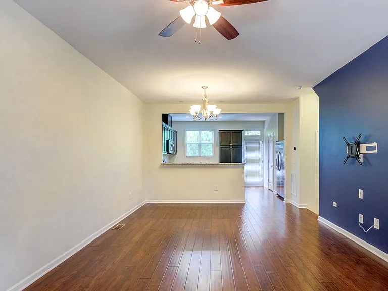 1637 Crafton Way — Photo 9