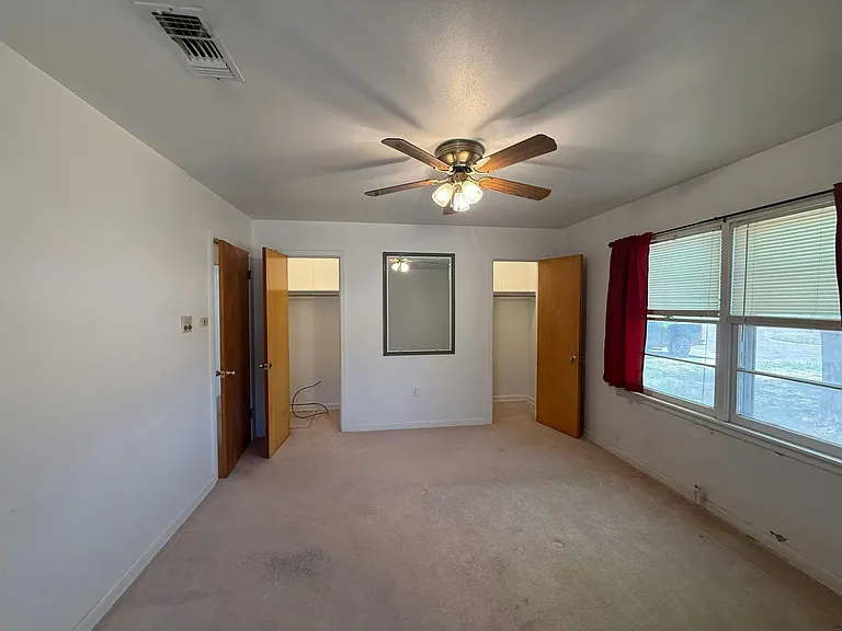 107 Avenue G — Photo 11