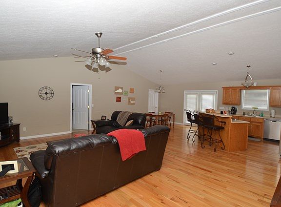 2nd image of 527 Anne Claire Ln