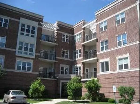 300 E Church St Unit 110, Libertyville, IL 60048