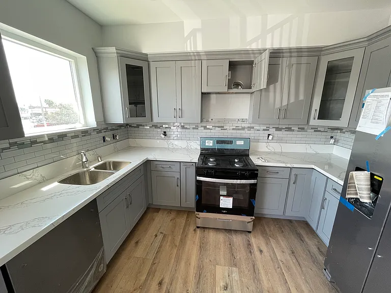 963 W 61st St — Photo 21