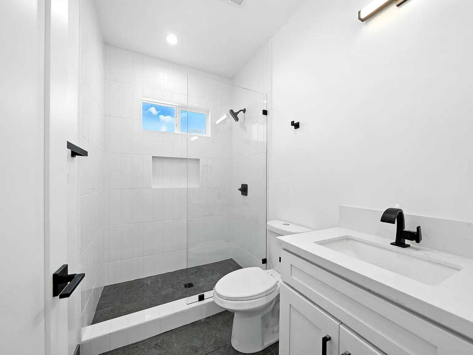 3 bed, 1063 sqft, $4,000 — Photo 4