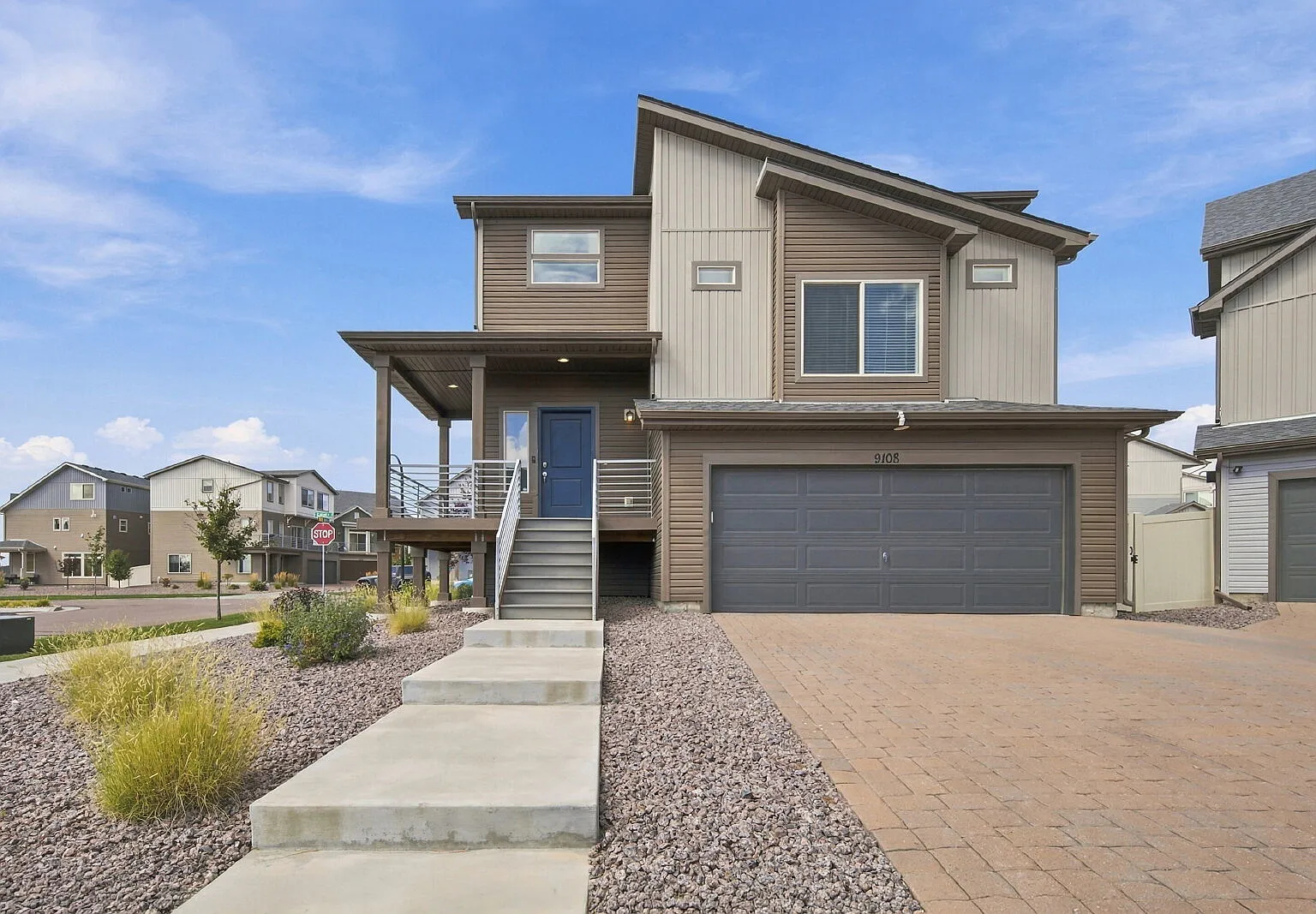 3 bed, 2.5 bath, 2008 sqft, $2,560 — Photo 2
