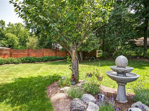 5th image of 318 Brooklea Dr