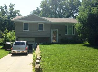 1212 Sioux Dr NW, Cedar Rapids, IA 52405