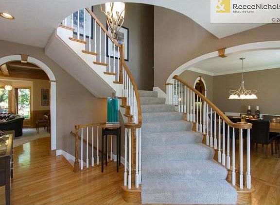 Gorgeous open entryway!