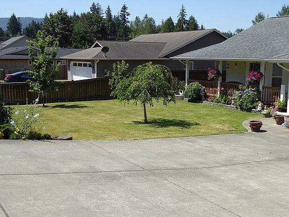 3rd image of 208 Antonie Ave N
