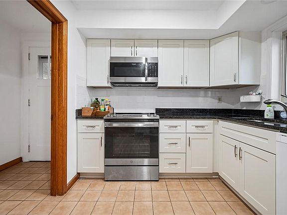 5th image of 838 Ella St