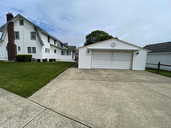3rd image of 38 Windsor Pl Floor 2