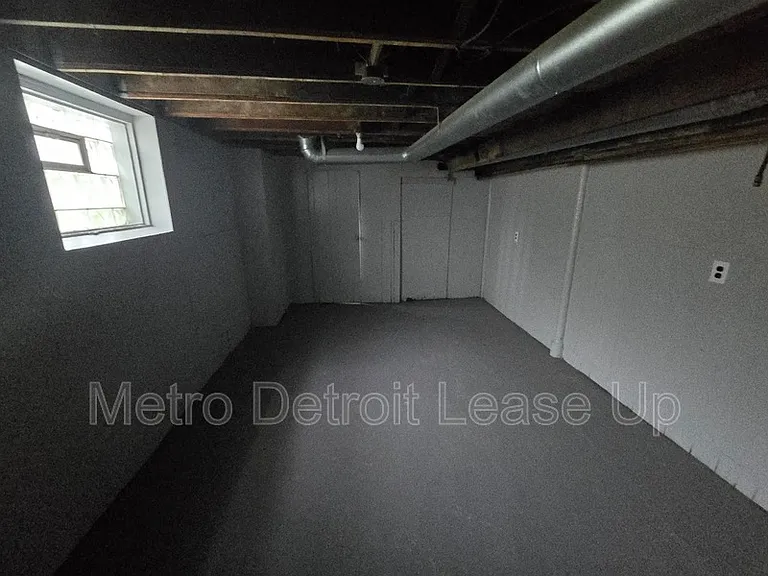 4696 Nottingham Rd #UPPER — Photo 11
