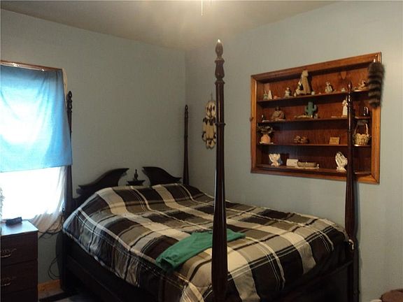 5th image of 322 S Walnut Ave