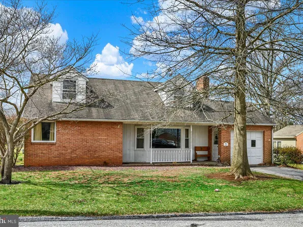 270 N Walnut St, Spring Grove, PA 17362