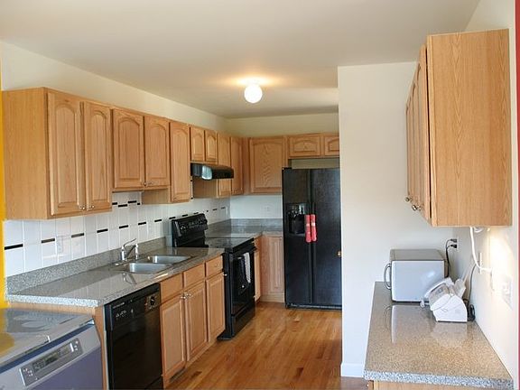 Convenient Kitchen with many cabinets