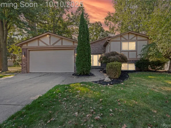 34025 Inverarry Ct, Sterling Heights, MI 48312