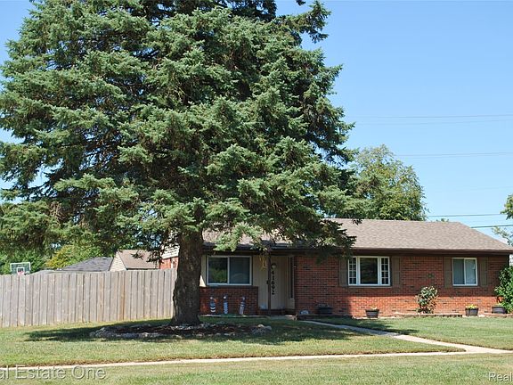 4th image of 41692 McBride Ave