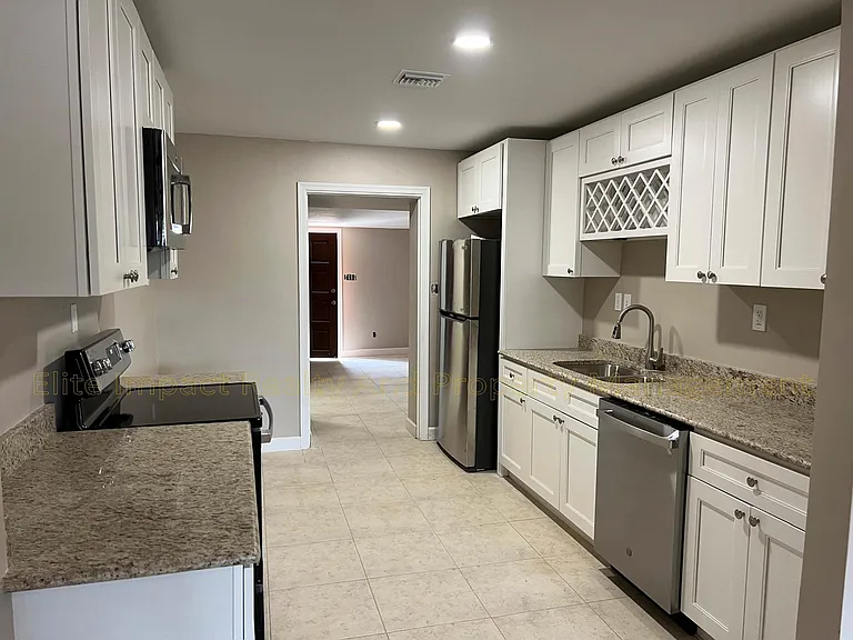 2637 N Wilson Ave — Photo 4