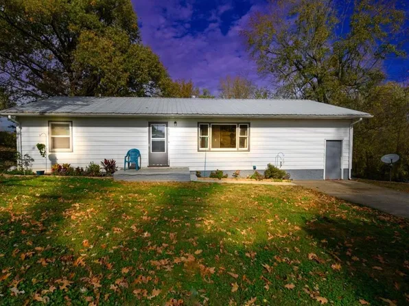 490 W 4th St, Calhoun, KY 42327