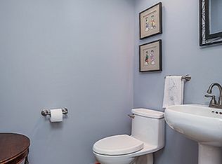 660 Briarwood Ln, Roselle, IL 60172