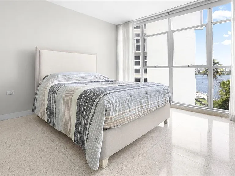 860 Ashford Ave #5C-1 — Photo 14
