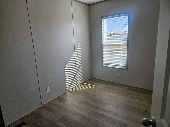 5th image of 8021 Melrose Ln #701