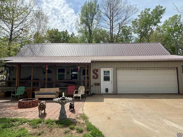 303 S 3rd St, Madison, KS 66860