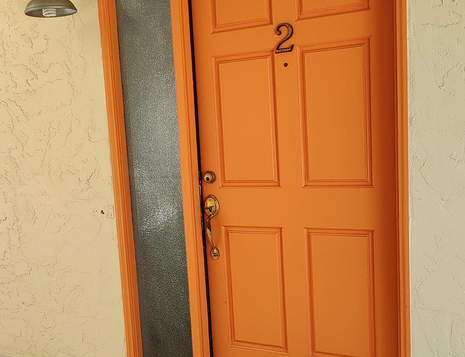 1st image of 800 University Ave APT 2
