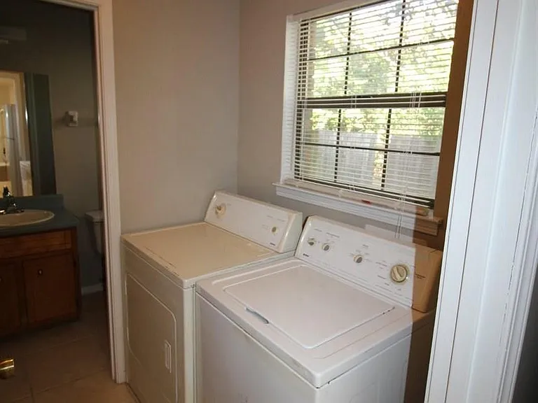 6930 Heather Oaks Dr — Photo 7