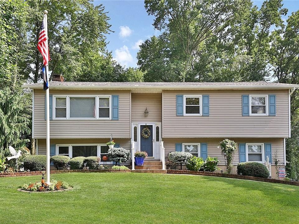 1st image of 6 Five Oaks Lane