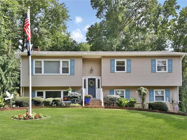 6 Five Oaks Lane, Valley Cottage, NY 10989
