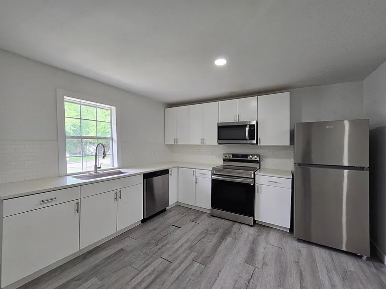 202 Marston Ave — Photo 4
