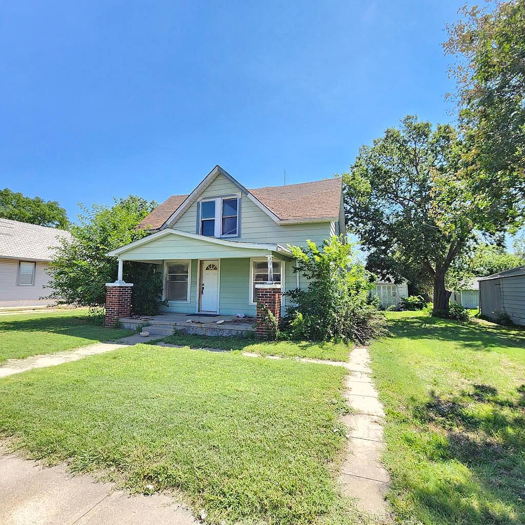 1445 N Main St, Russell, KS 67665 MLS 205745 Zillow