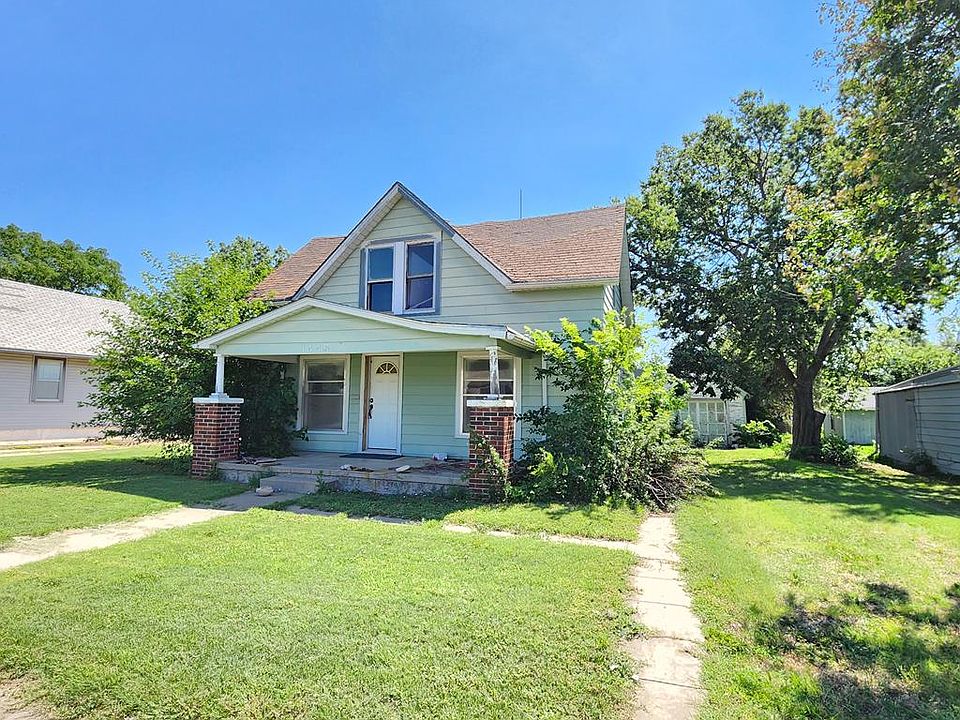 1445 N Main St, Russell, KS 67665 MLS 205745 Zillow
