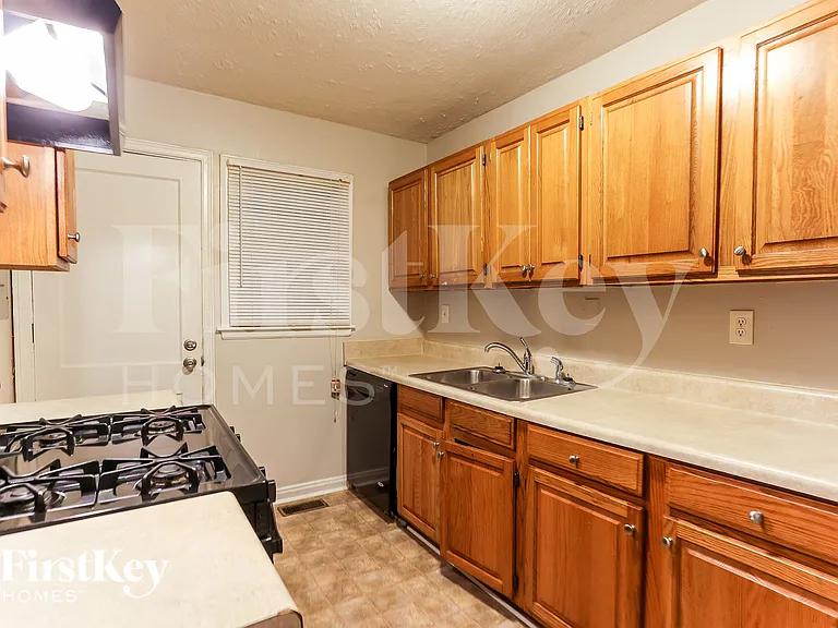 2276 Dauphine St — Photo 6
