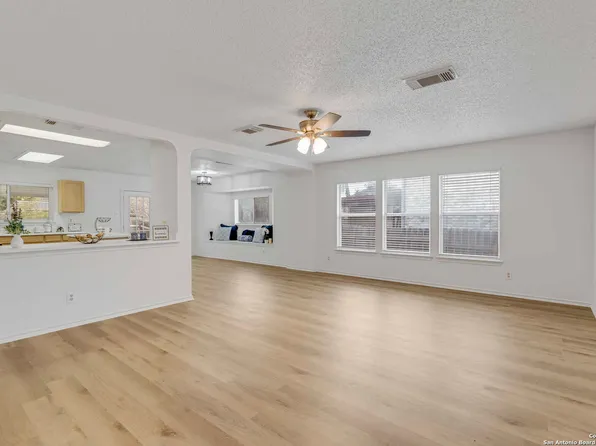 7906 SWINDOW CIR, Converse, TX 78109