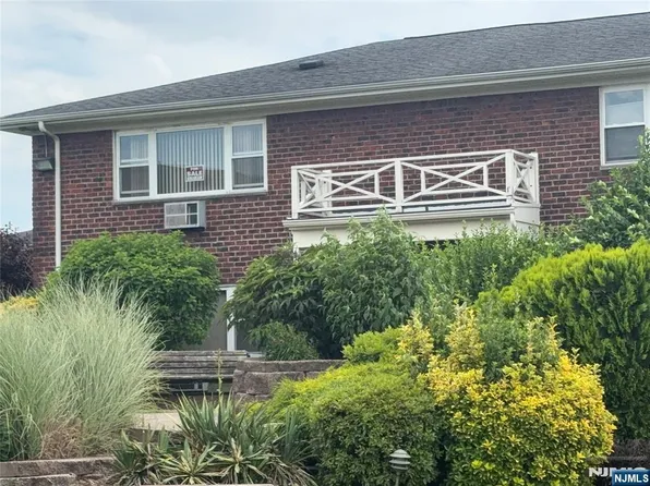100 Bergen Blvd APT 26, Fairview, NJ 07022