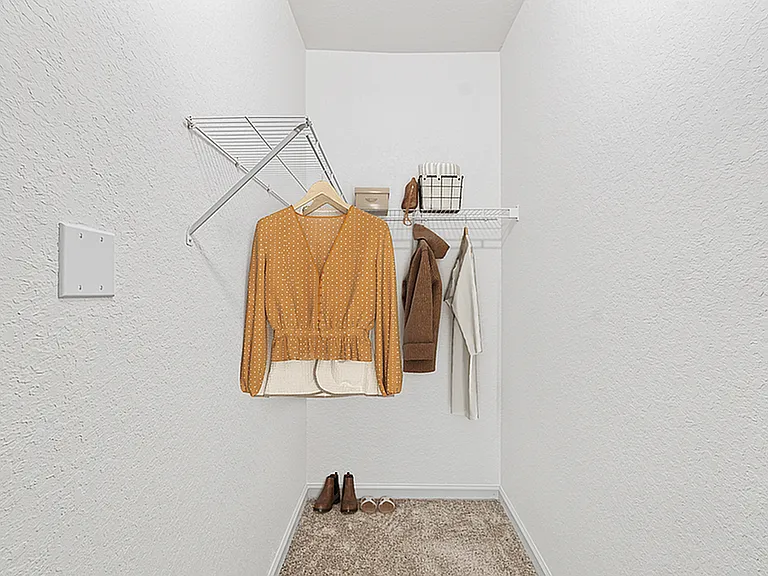 Halston World Gateway Apartment Homes — Photo 25