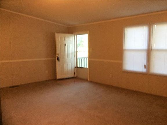 5th image of 240 Bonnie Ln