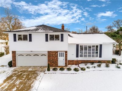 5715 Beacon Hill Dr, Seven Hills, OH, 44131