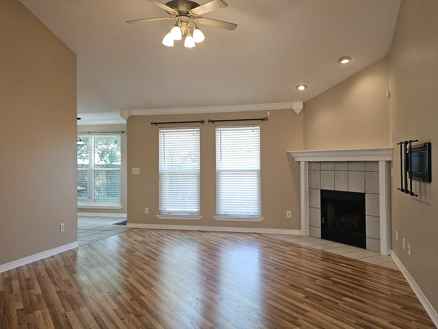 3BR/2BA Miramar Beach Home | Fenced Yard + 2-Car Garage — Photo 2