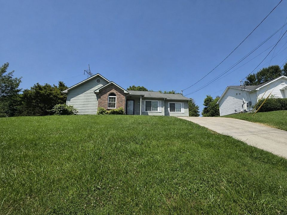 1st image of 2001 Hyde Park Ln