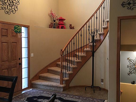 3rd image of 18717 Leavenworth St