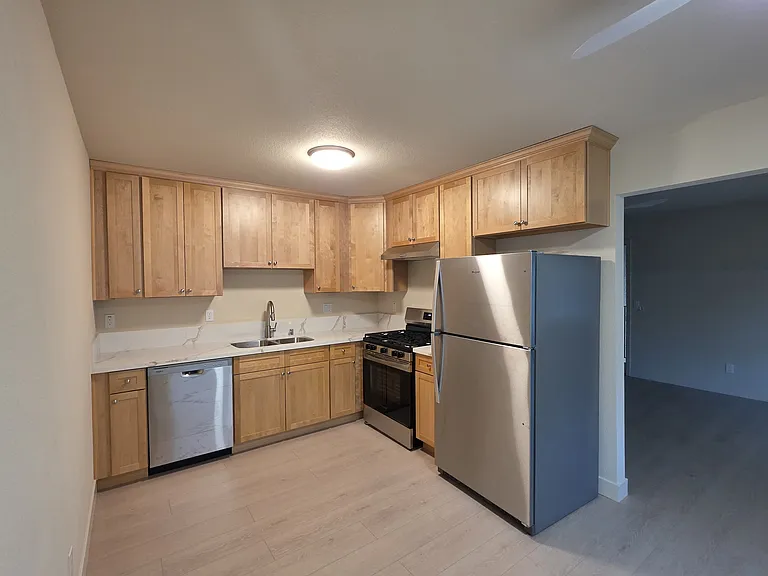 1060 Rio Ln #C — Photo 3