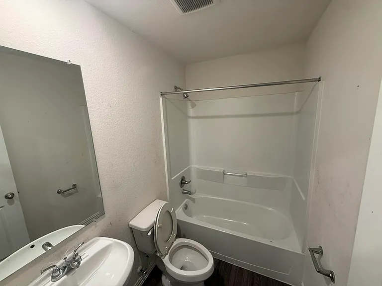 5509 Nielan St #B — Photo 14
