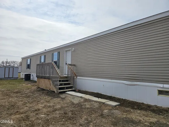 709 28th St W, Williston, ND 58801