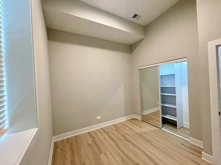 2158 W 18th St #4 — Photo 6