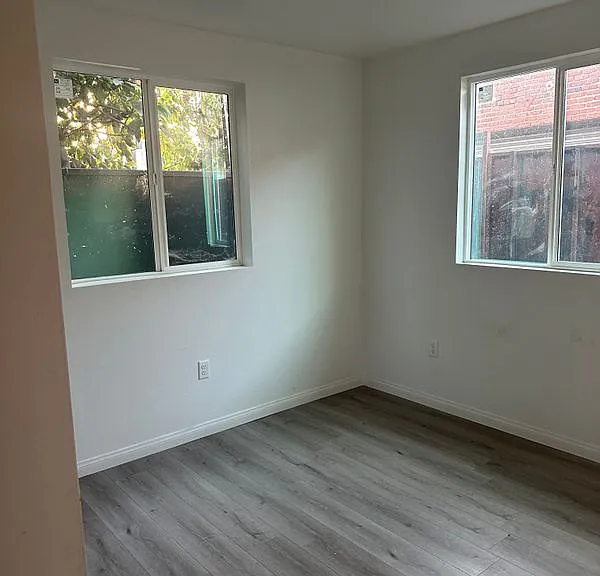 1351 1/4 E 41st Pl — Photo 7