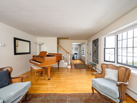 5th image of 40 Dean Rd