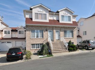 383 Timber Ridge Dr, Staten Island, NY 10306