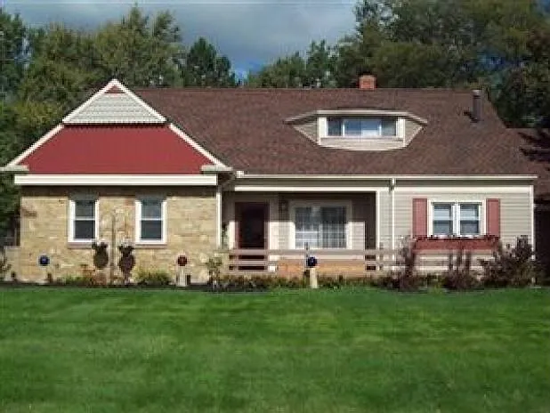 20203 Ridgewood Ave photo 1