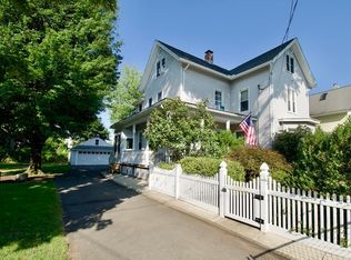 11 Taylor St, Holyoke, MA 01040
